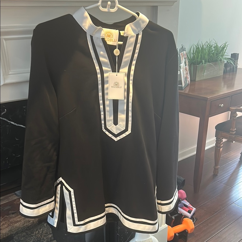 Black and White Women's Tunic Top